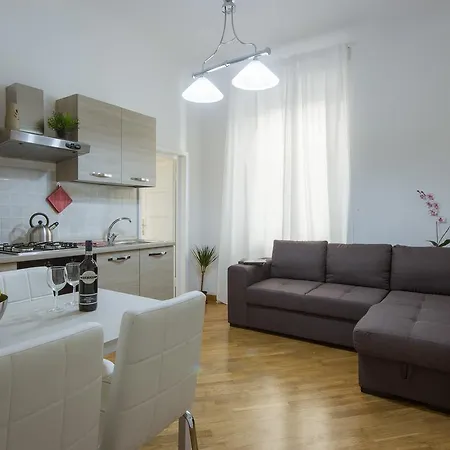 Stylisch Canacci 2 Bedroom Apartment Florence Exterior photo