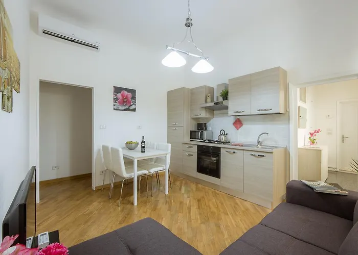 Stylisch Canacci 2 Bedroom Apartment